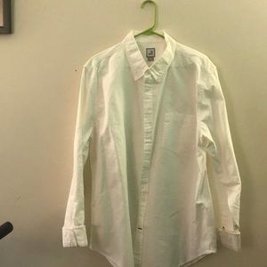 White causal shirt